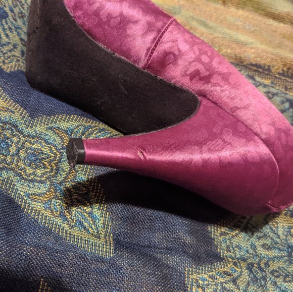 💜💖Satin sheen💖💜 flirty heels! - Picture 7 of 7